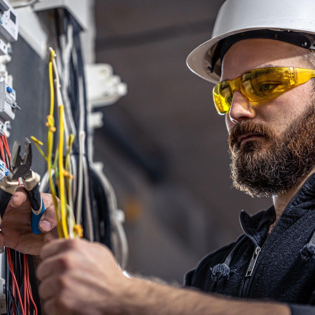 electrician clothing and ppe